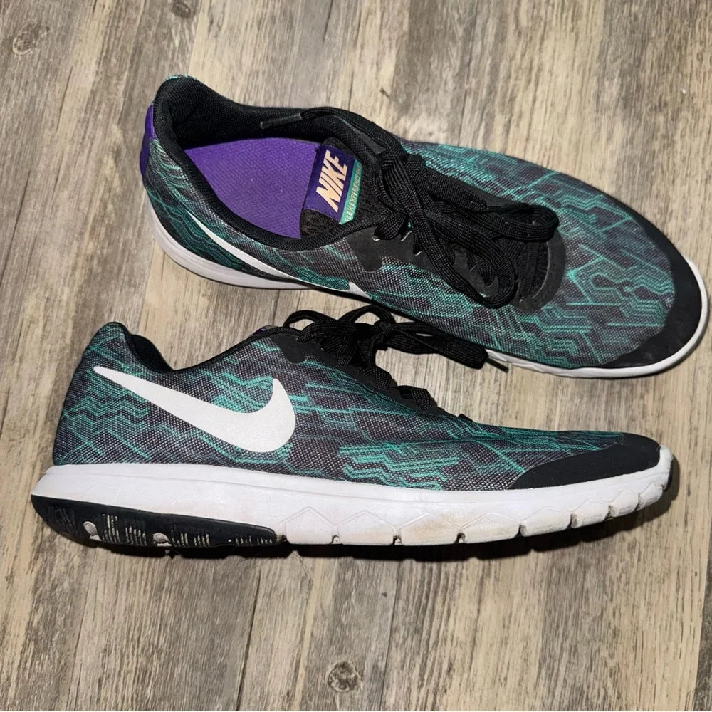 Nike Women's Black and Teal Running Shoes